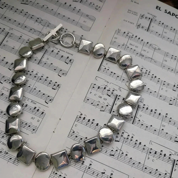 Elegant Silver Bracelet - Picture 3 of 7